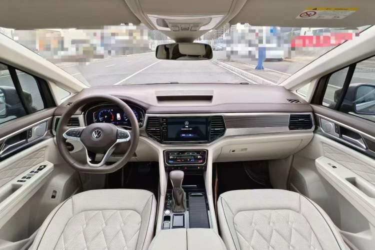 Used Volkswagen Viloran 2020 380TSI Prestige Edition Center Console