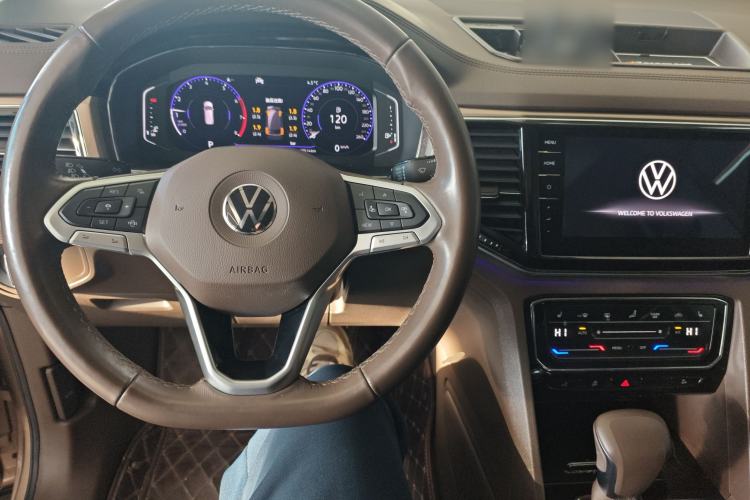 Used Volkswagen Viloran 2020 380TSI Prestige Edition Center Console