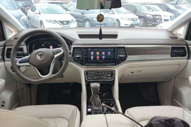 Used Volkswagen Viloran 2020 380TSI Prestige Edition Center Console