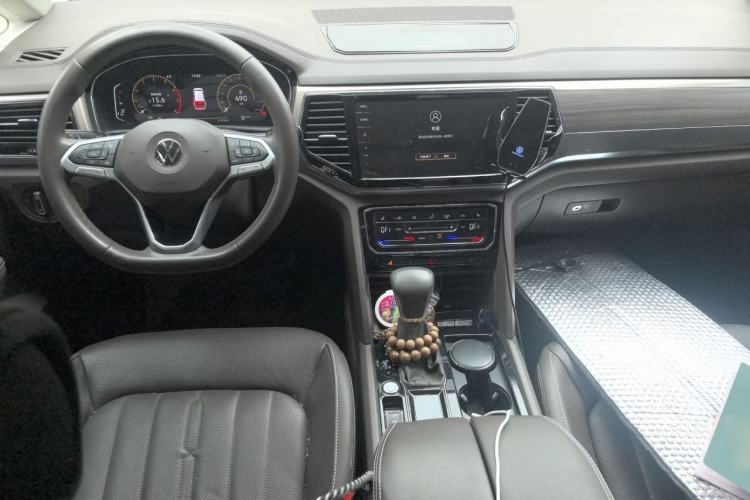 Used Volkswagen Viloran 2020 330TSI Luxury Edition Center Console