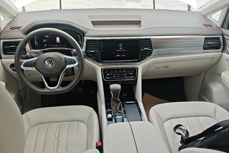 Used Volkswagen Viloran 2020 330TSI Luxury Edition Center Console