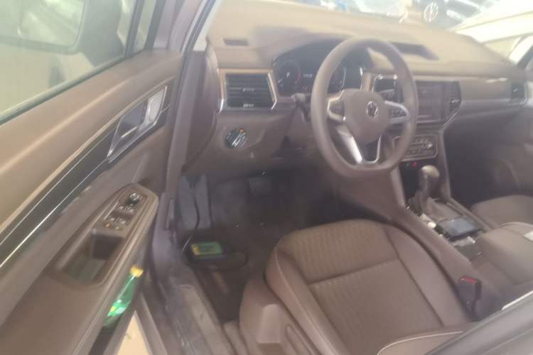 Used Volkswagen Viloran 2020 330TSI Business Edition Driver Seat