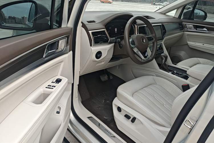 Used Volkswagen Viloran 2020 330TSI Luxury Edition Driver Seat