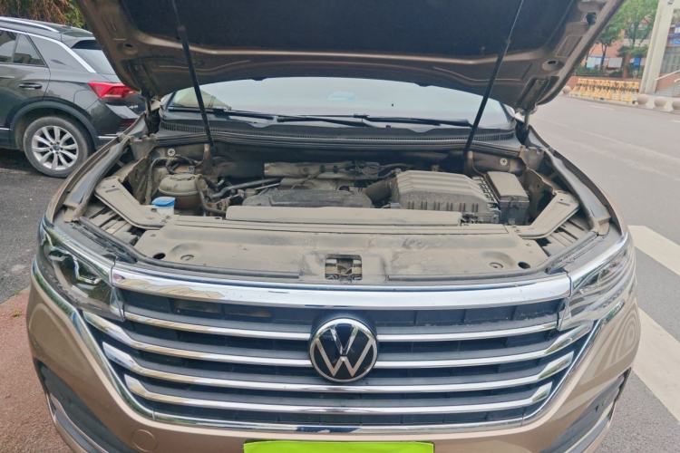 Used Volkswagen Viloran 2020 330TSI Luxury Edition Engine Bay