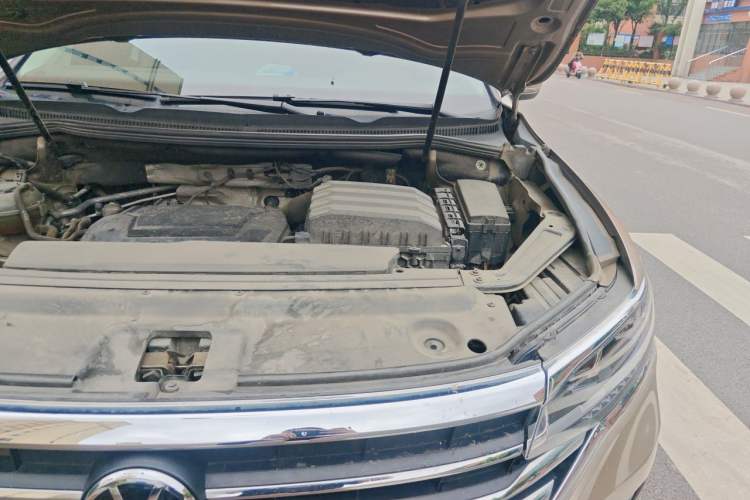Used Volkswagen Viloran 2020 330TSI Luxury Edition Engine Bay Left