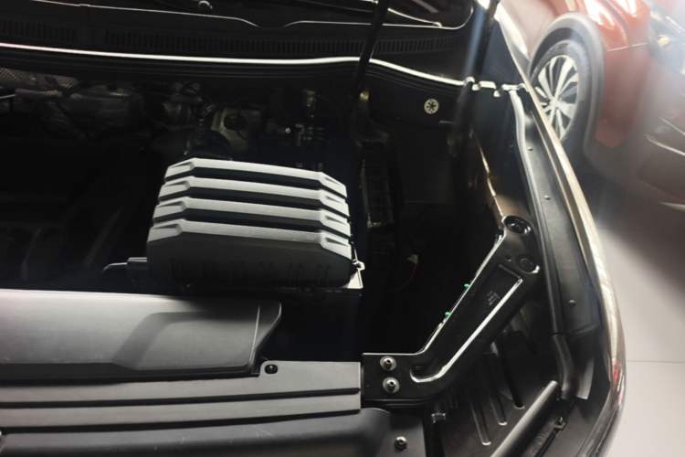 Used Volkswagen Viloran 2020 330TSI Business Edition Engine Bay Left