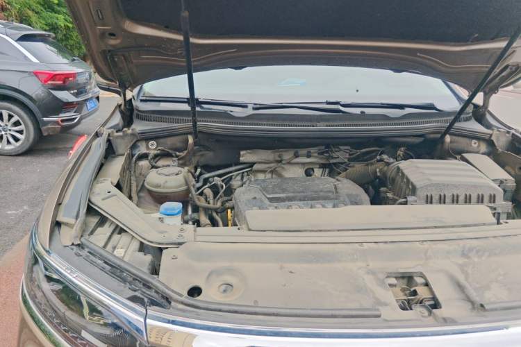 Used Volkswagen Viloran 2020 330TSI Luxury Edition Engine Bay Right