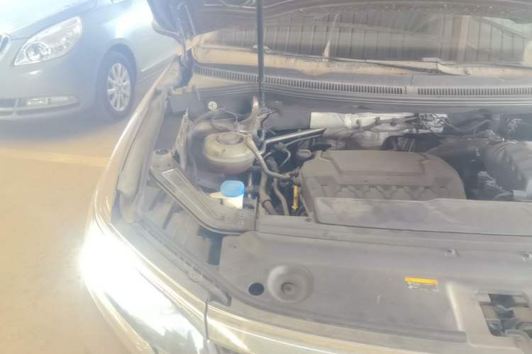 Used Volkswagen Viloran 2020 330TSI Business Edition Engine Bay Right