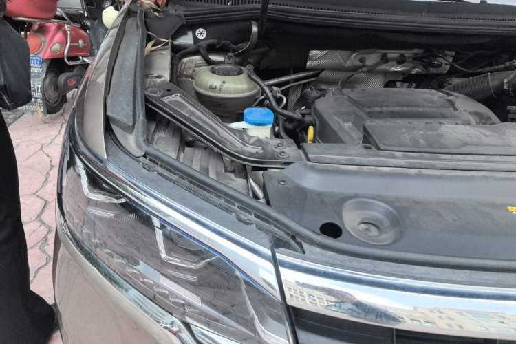 Used Volkswagen Viloran 2020 330TSI Luxury Edition Engine Bay Right