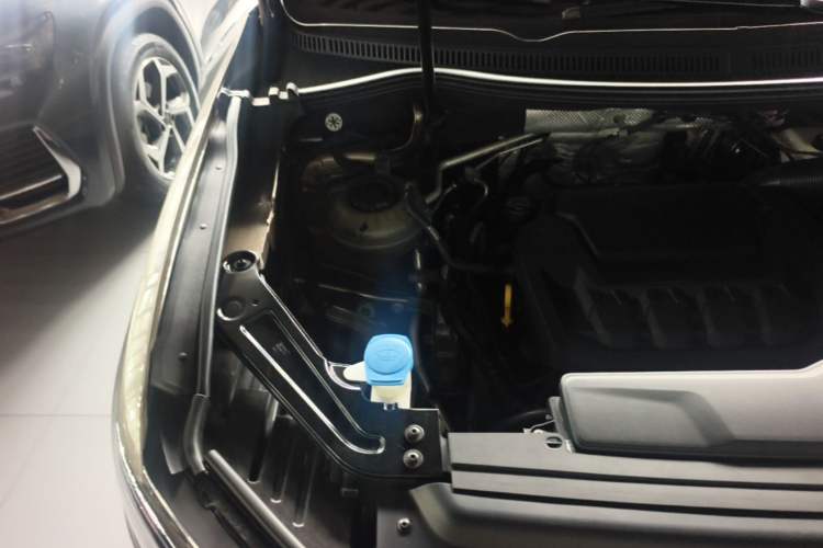 Used Volkswagen Viloran 2020 330TSI Business Edition Engine Bay Right