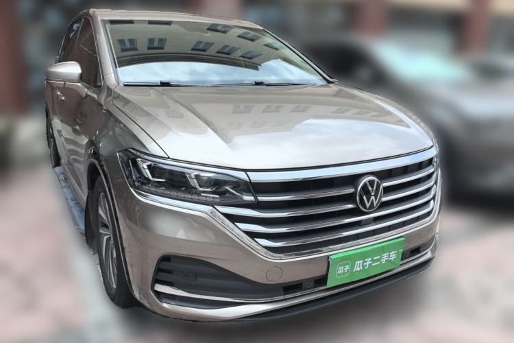 Used Volkswagen Viloran 2020 330TSI Luxury Edition Front Right 45 Deg