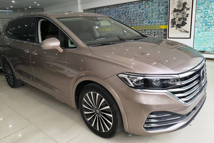 Used Volkswagen Viloran 2020 380TSI Prestige Edition Front Right 45 Deg