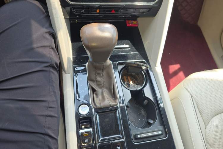 Used Volkswagen Viloran 2020 380TSI Prestige Edition Gear Lever