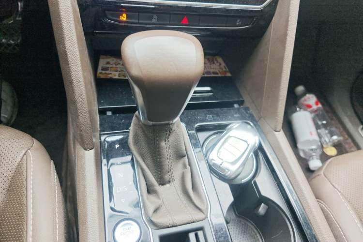 Used Volkswagen Viloran 2020 330TSI Luxury Edition Gear Lever
