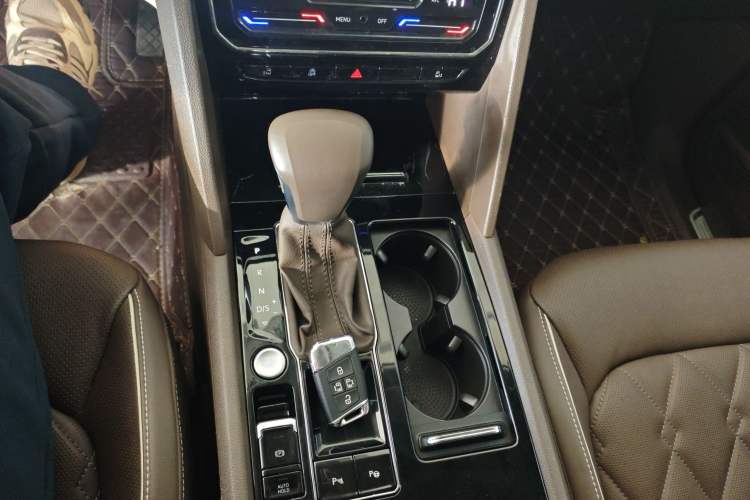 Used Volkswagen Viloran 2020 380TSI Prestige Edition Gear Lever