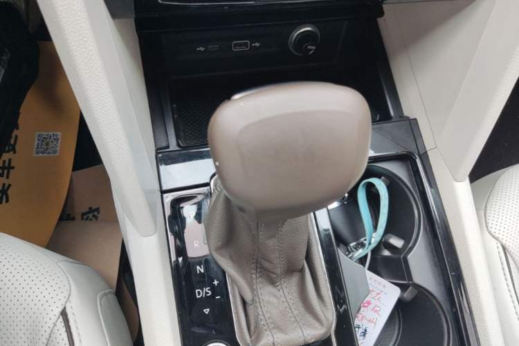 Used Volkswagen Viloran 2020 380TSI Prestige Edition Gear Lever