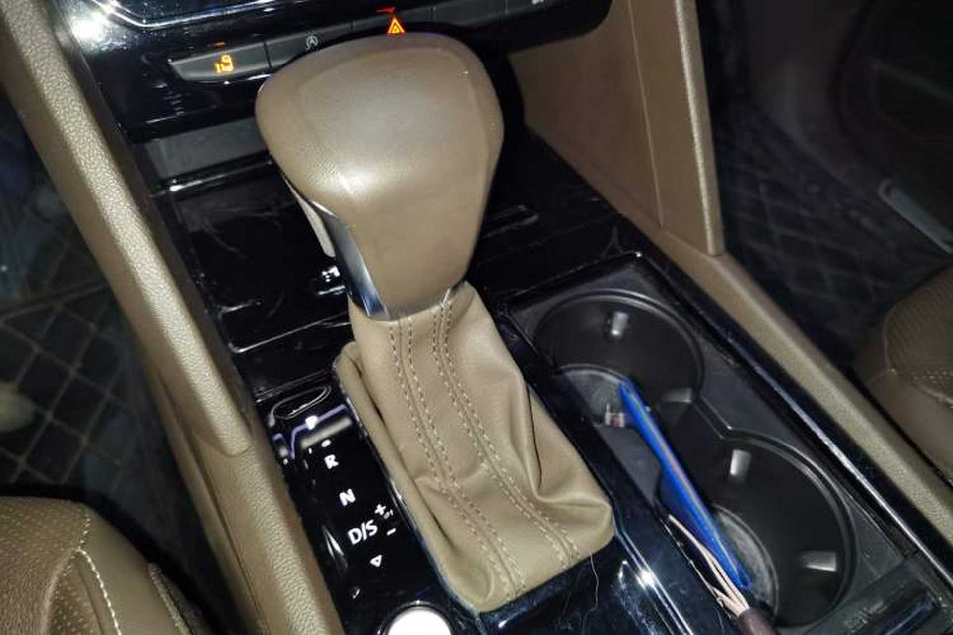 Used Volkswagen Viloran 2020 330TSI Luxury Edition Gear Lever