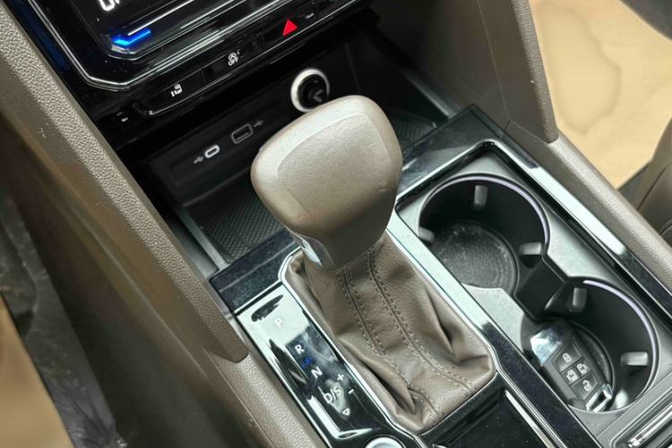 Used Volkswagen Viloran 2020 380TSI Prestige Edition Gear Lever