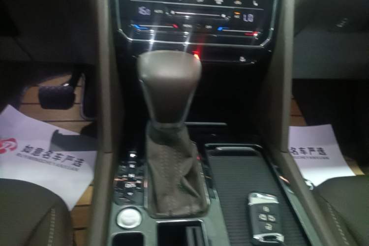 Used Volkswagen Viloran 2020 330TSI Luxury Edition Gear Lever