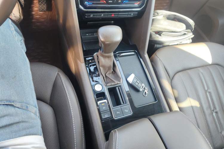 Used Volkswagen Viloran 2020 330TSI Luxury Edition Gear Lever