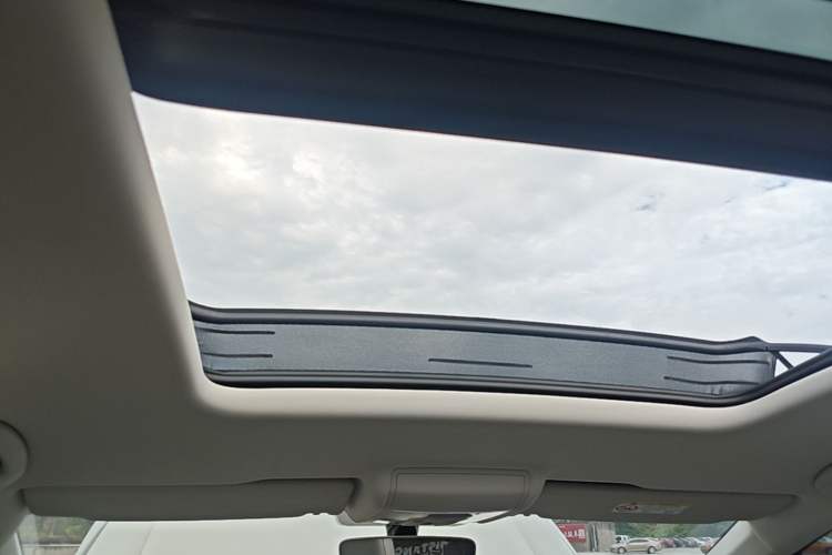 Used Volkswagen Viloran 2020 330TSI Luxury Edition Headliner