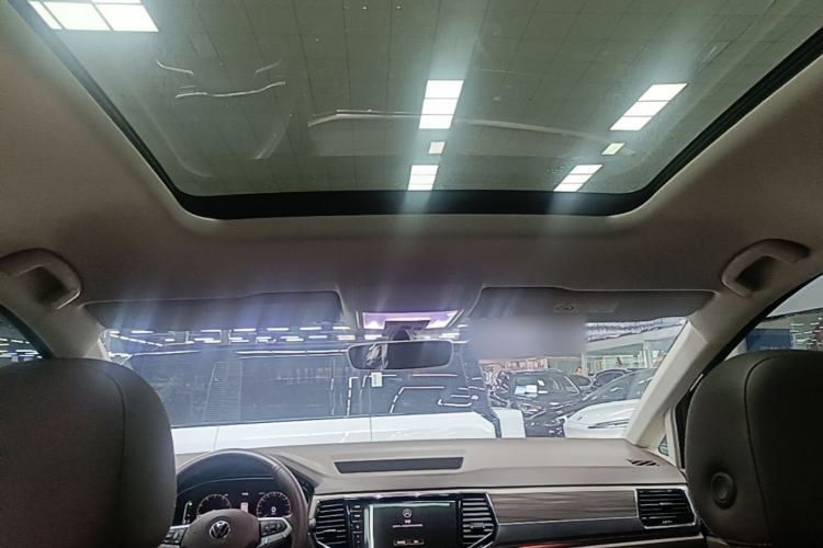 Used Volkswagen Viloran 2020 330TSI Luxury Edition Headliner