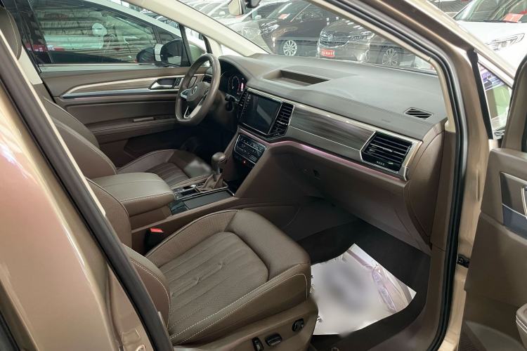 Used Volkswagen Viloran 2020 330TSI Luxury Edition Interior 2