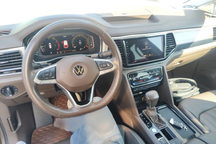 Used Volkswagen Viloran 2020 330TSI Luxury Edition Interior 2