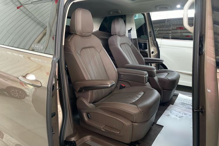 Used Volkswagen Viloran 2020 330TSI Luxury Edition Interior 3