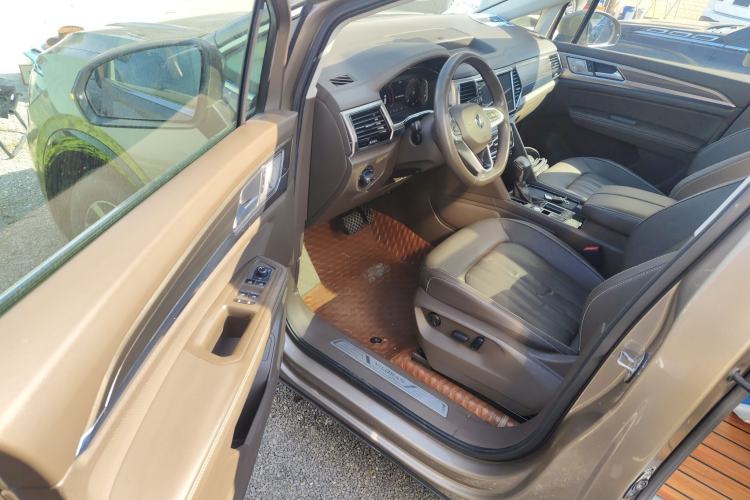 Used Volkswagen Viloran 2020 330TSI Luxury Edition Interior 3