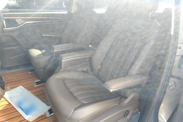 Used Volkswagen Viloran 2020 330TSI Luxury Edition Interior 4