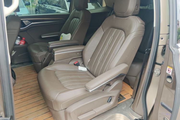 Used Volkswagen Viloran 2020 330TSI Luxury Edition Left Rear Seat