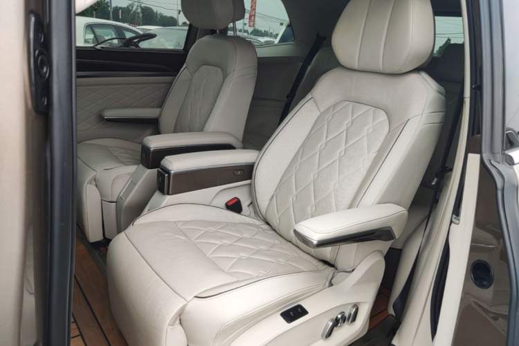 Used Volkswagen Viloran 2020 380TSI Prestige Edition Left Rear Seat