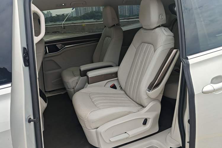 Used Volkswagen Viloran 2020 330TSI Luxury Edition Left Rear Seat