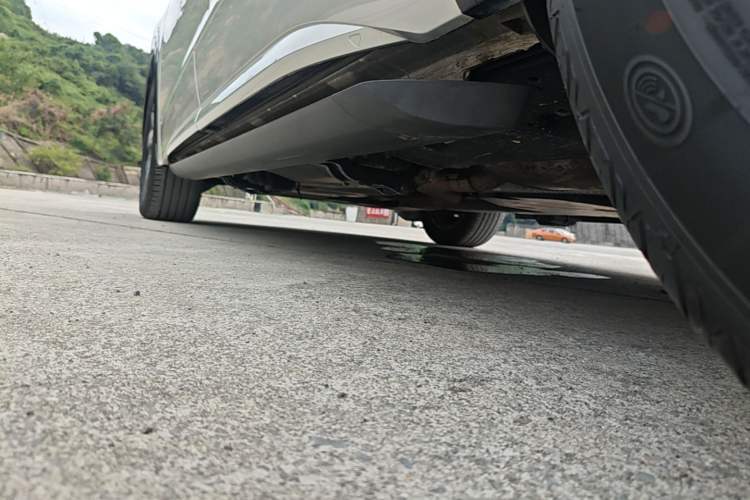 Used Volkswagen Viloran 2020 330TSI Luxury Edition Left Side Sill