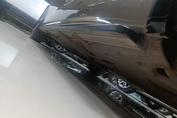 Used Volkswagen Viloran 2020 330TSI Luxury Edition Left Side Sill