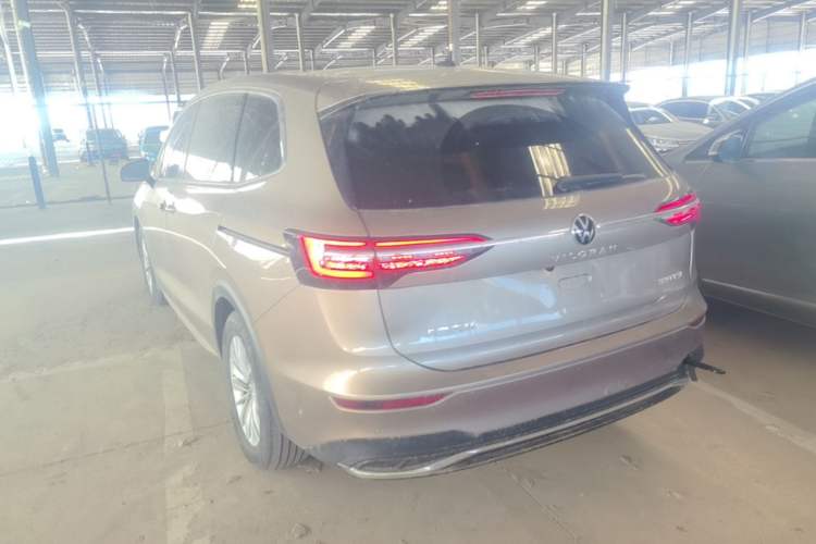 Used Volkswagen Viloran 2020 330TSI Business Edition Rear Left 45 Deg