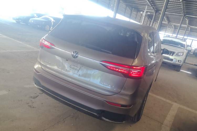Used Volkswagen Viloran 2020 330TSI Business Edition Rear Right 45 Deg