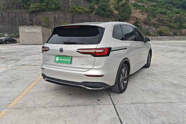 Used Volkswagen Viloran 2020 330TSI Luxury Edition Rear Right 45 Deg
