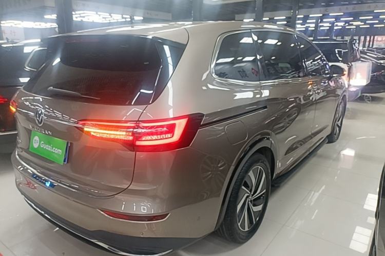 Used Volkswagen Viloran 2020 330TSI Luxury Edition Rear Right 45 Deg