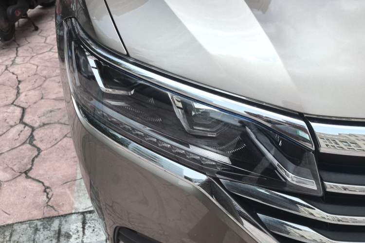 Used Volkswagen Viloran 2020 330TSI Luxury Edition Right Front Headlight