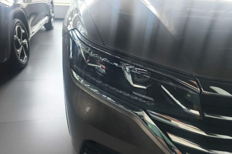 Used Volkswagen Viloran 2020 330TSI Business Edition Right Front Headlight