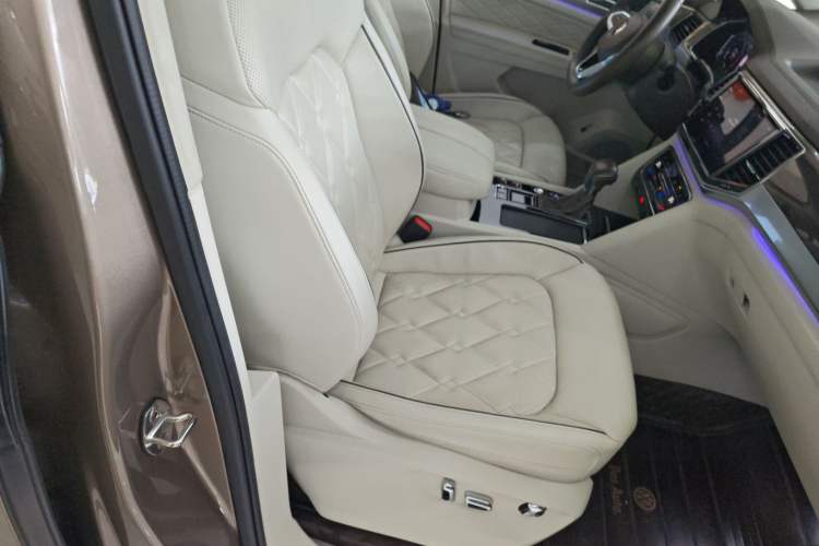 Used Volkswagen Viloran 2020 380TSI Prestige Edition Right Front Seat