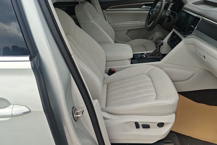 Used Volkswagen Viloran 2020 330TSI Luxury Edition Right Front Seat