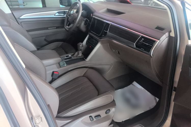 Used Volkswagen Viloran 2020 330TSI Luxury Edition Right Front Seat