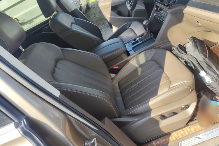 Used Volkswagen Viloran 2020 330TSI Luxury Edition Right Front Seat