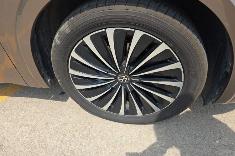 Used Volkswagen Viloran 2020 380TSI Prestige Edition Right Front Wheel Hub