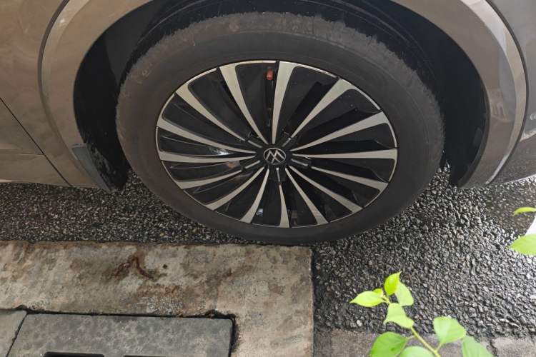 Used Volkswagen Viloran 2020 380TSI Flagship Edition Right Front Wheel Hub