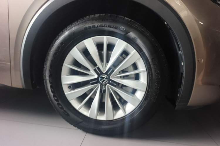 Used Volkswagen Viloran 2020 330TSI Business Edition Right Front Wheel Hub