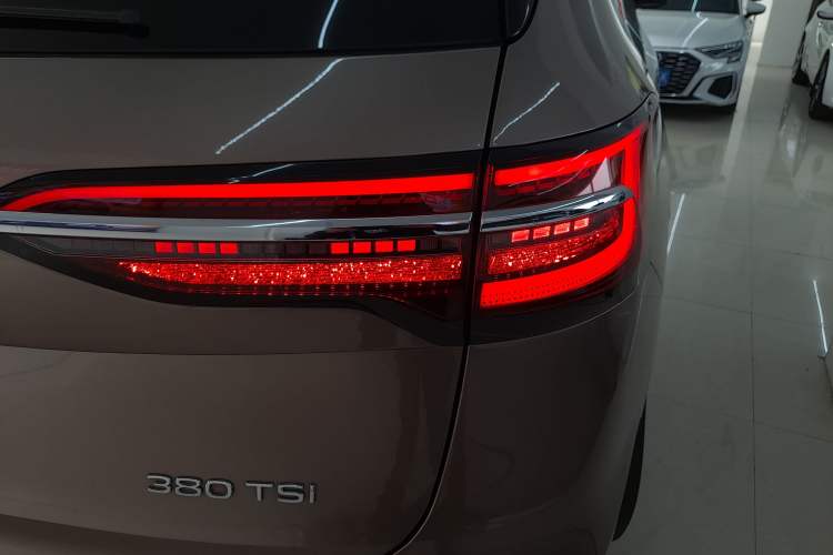 Used Volkswagen Viloran 2020 380TSI Prestige Edition Right Rear Taillight